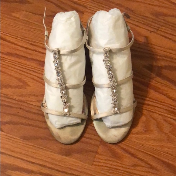Badgley mischka Carley ivory wedding shoes 6.5 - Picture 4 of 5
